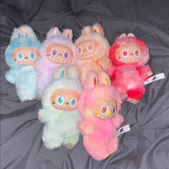 Labubu Big Into Energy - Box Not Included - Picture 2 of 9